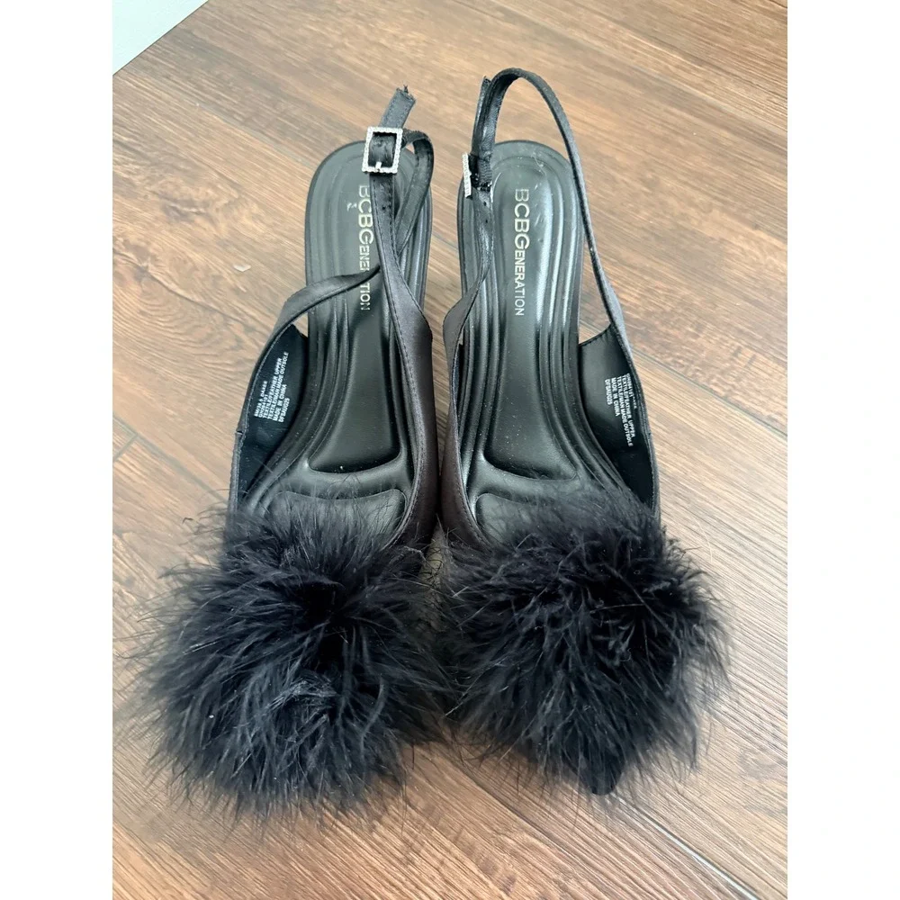 BCBGeneration Daxee Black Satin Feather Pom Pom Slingback Kitten Heels Pumps 8M
